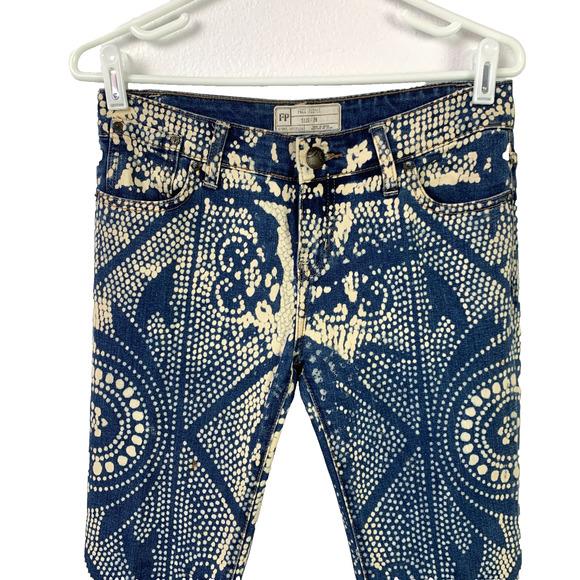 Free People 61855 Discharge Bali Print Indigo Boho Festival Flare Jeans 26 - Picture 2 of 9